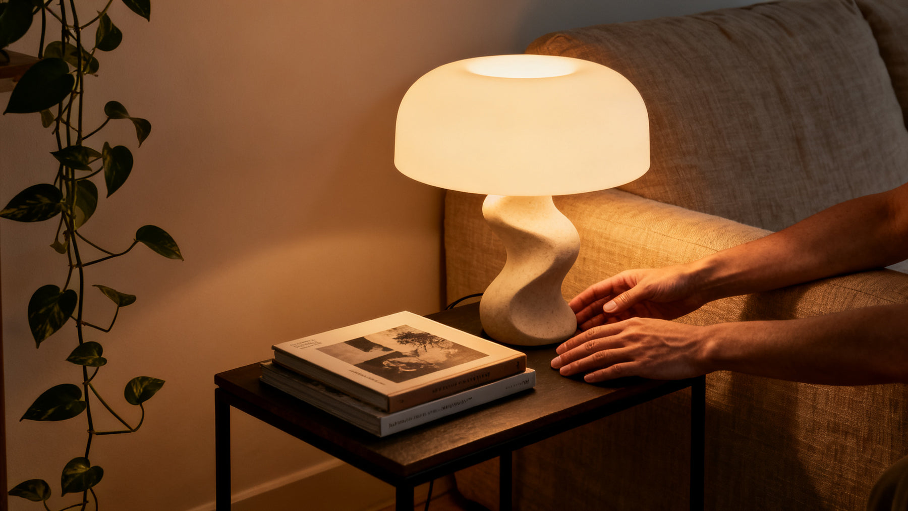 Best Mood Lamps for Living Rooms: How to Choose Light That Actually Works