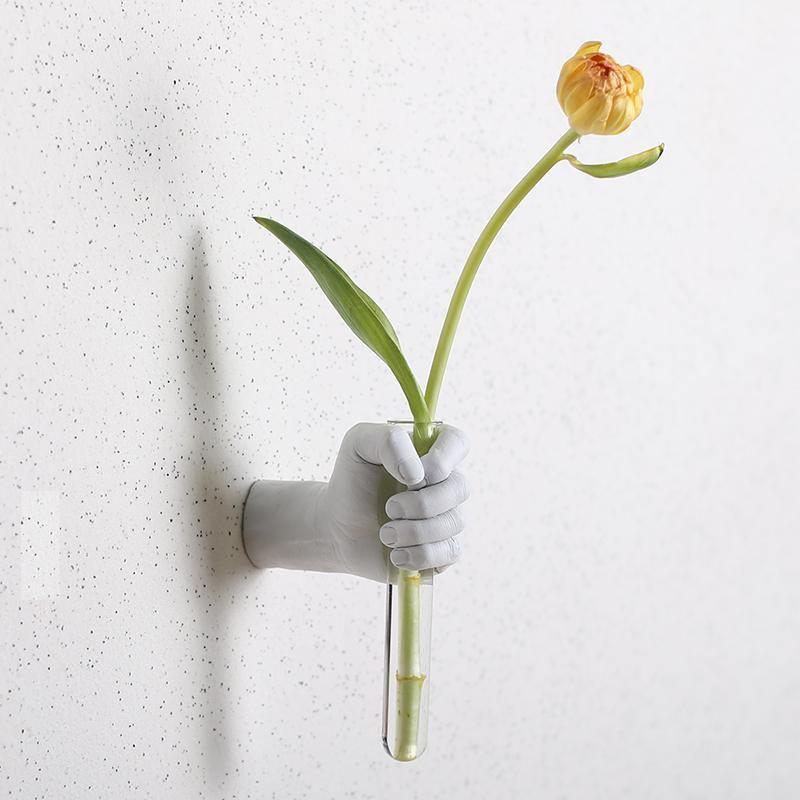 Étreinte™ – Sculptural Wall Hand Vase