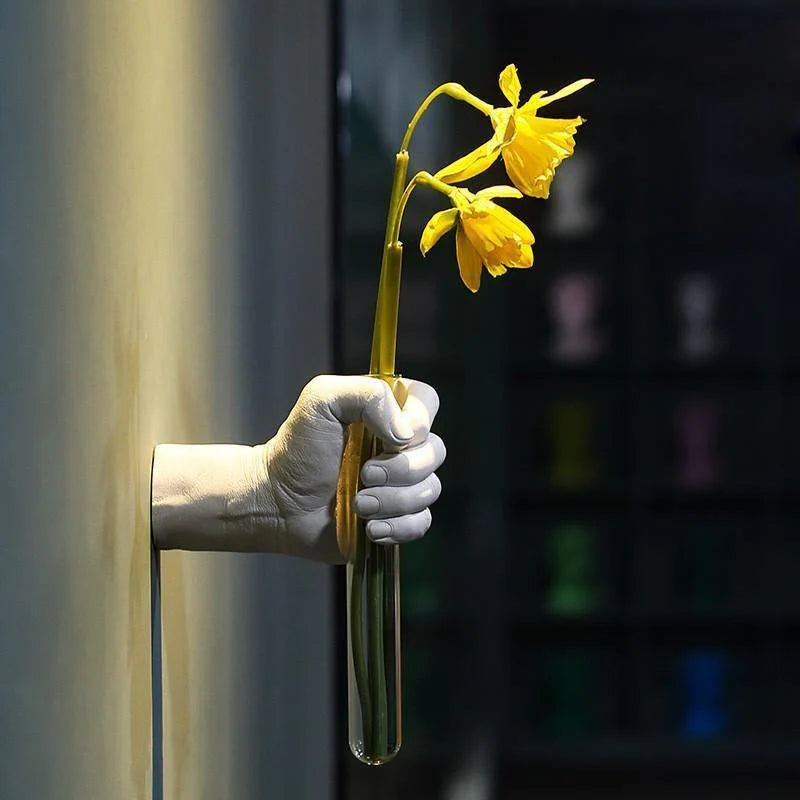 Étreinte™ – Sculptural Wall Hand Vase