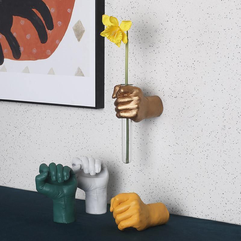 Étreinte™ – Sculptural Wall Hand Vase