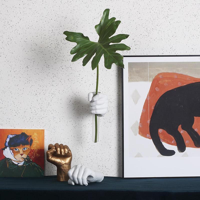 Étreinte™ – Sculptural Wall Hand Vase