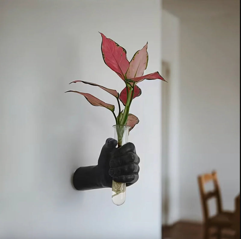 Étreinte™ – Sculptural Wall Hand Vase