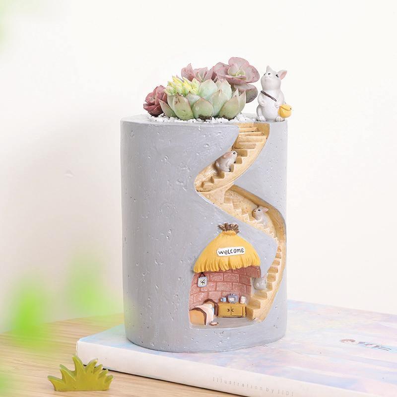 Pet Confidential Residence Planter Pot